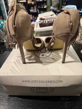 ✨ Steve Madden Fringe Heels – Nude/Tan – Size 8 ✨
